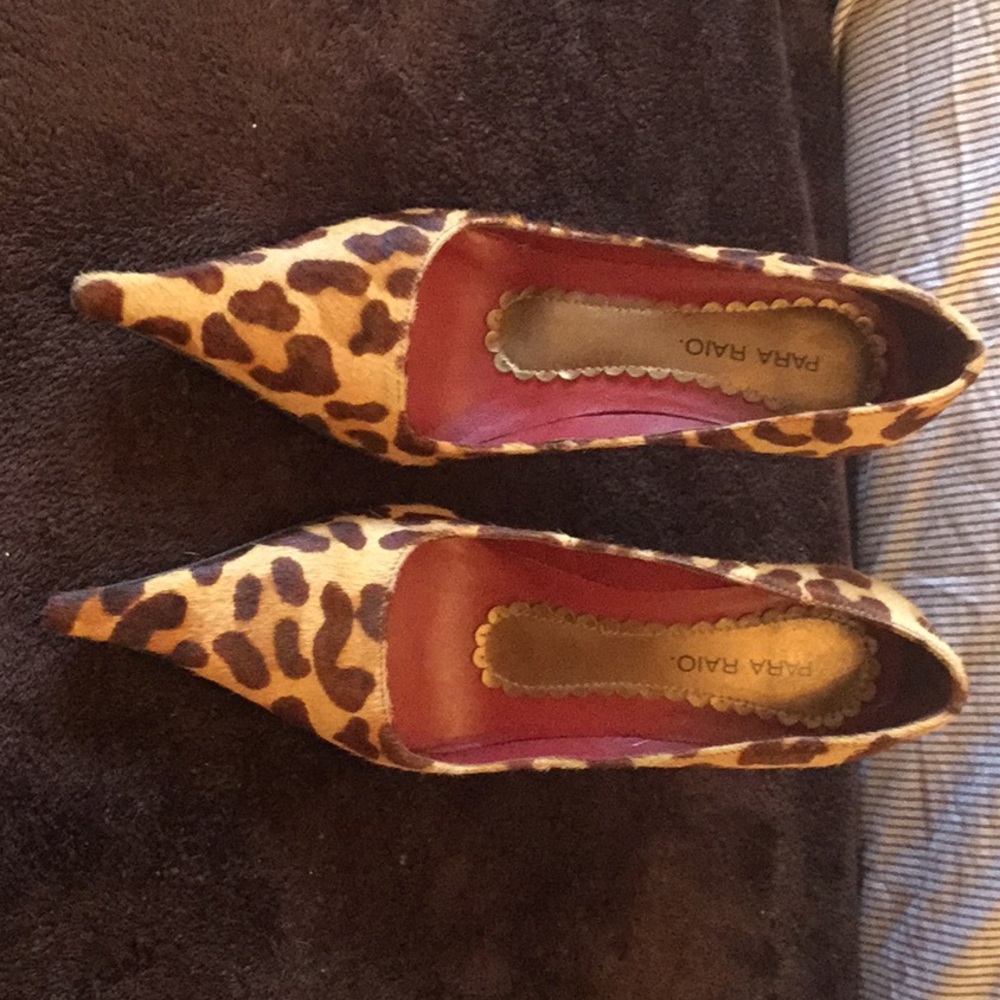 Calf hair leopard pumps